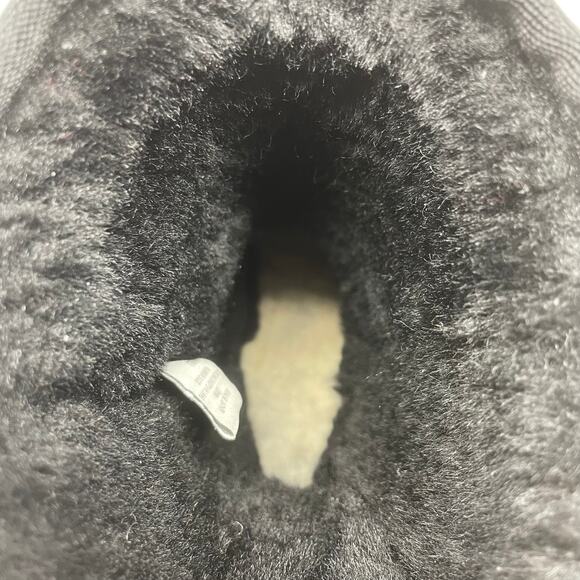 UGG Australia Ultimate Short Boot Women’s Size 7 Black Leather Sheepskin Lining - Picture 15 of 15